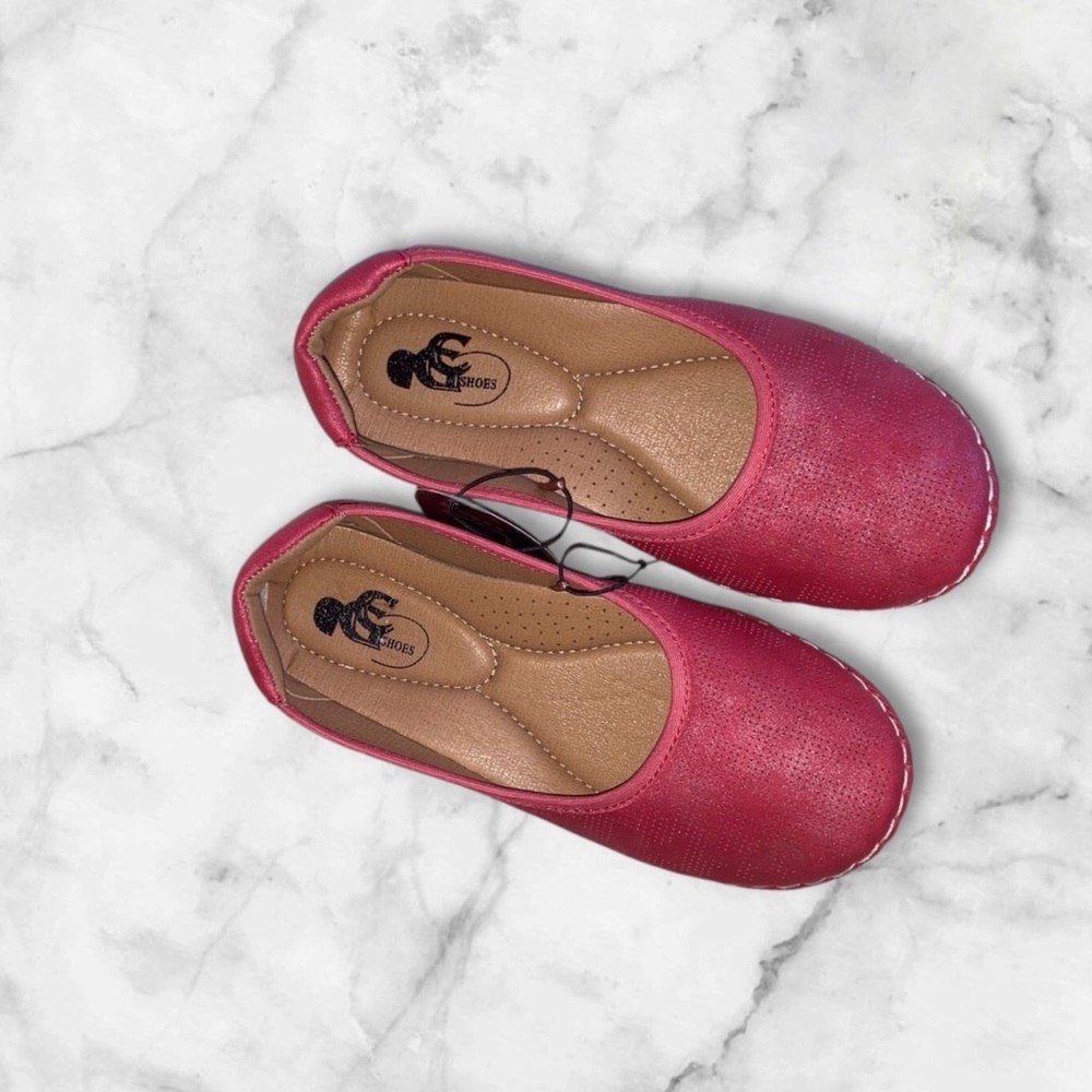 GC Womens Size 5.5 comforter flat shoes. NWT